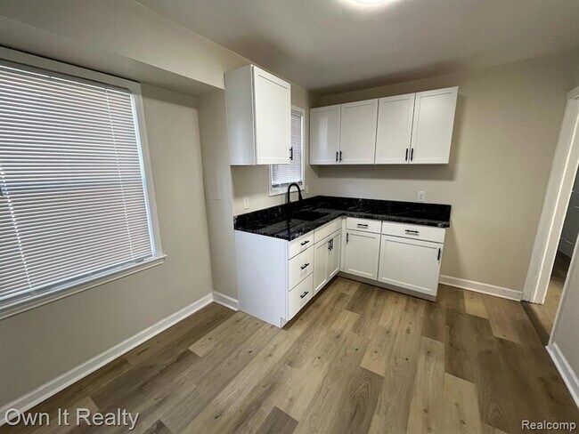Foto del edificio - 7650 Beaverland St