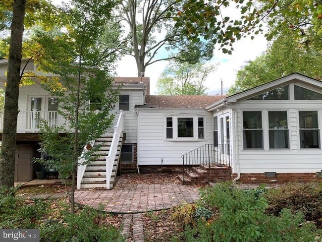 Building Photo - 3532 Queen Anne Dr
