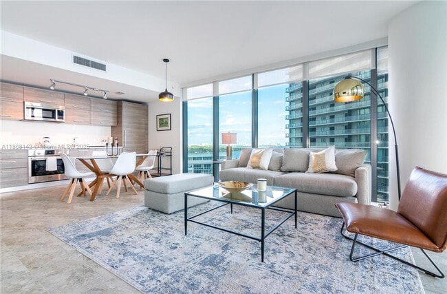 Foto del edificio - 650 NE 32nd St