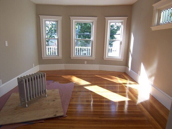Building Photo - 14 Varnum St