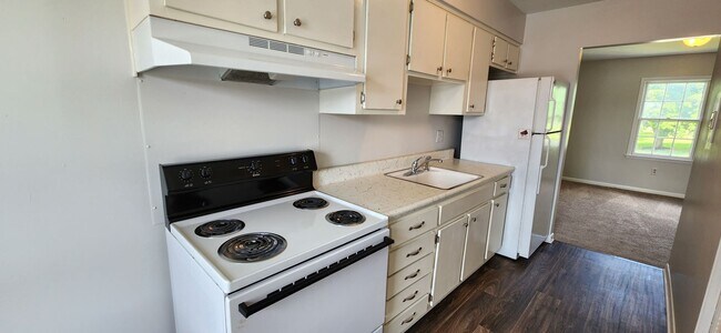 Foto del edificio - Upper Level One Bedroom Apartment w Covere...