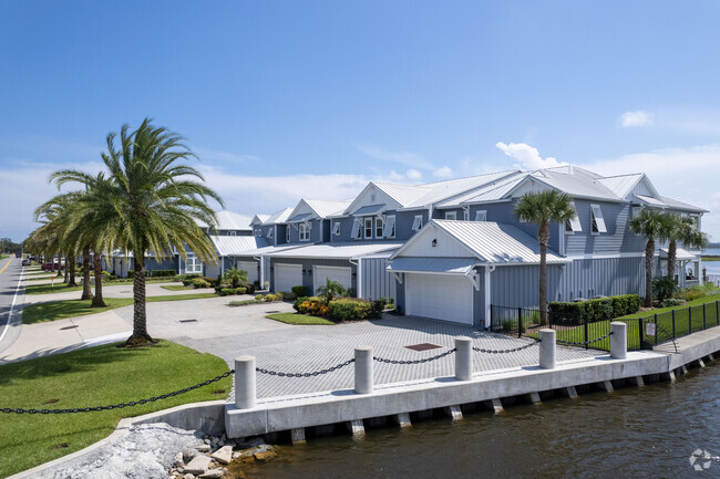 Building Photo - Channelside Luxury Townhomes