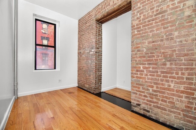 Building Photo - 551 Hudson St