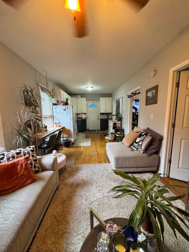 Building Photo - 2315 N Greenview Ave