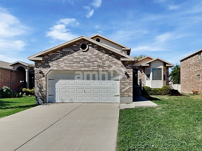 Building Photo - 8558 Laurel Oak Dr