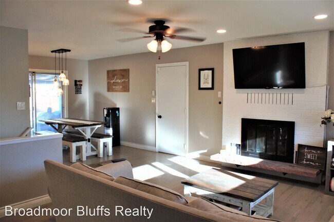 Building Photo - 4 br, 3 bath House - 5060 Manzana Drive