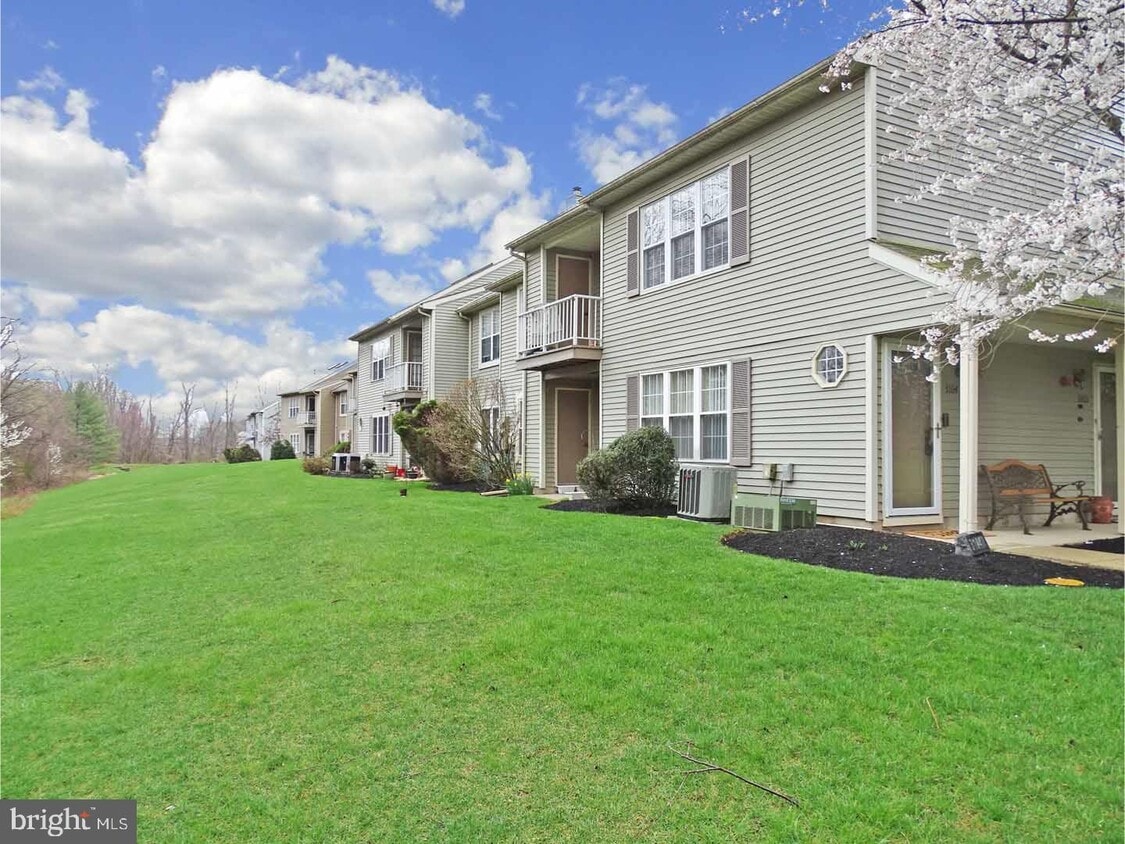 3104 Society Pl Unit B2, Newtown, PA 18940 Room for Rent in Newtown