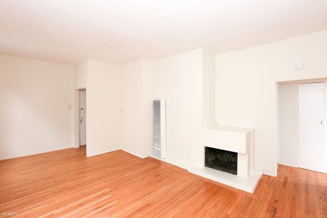 Building Photo - 20 Romolo Pl