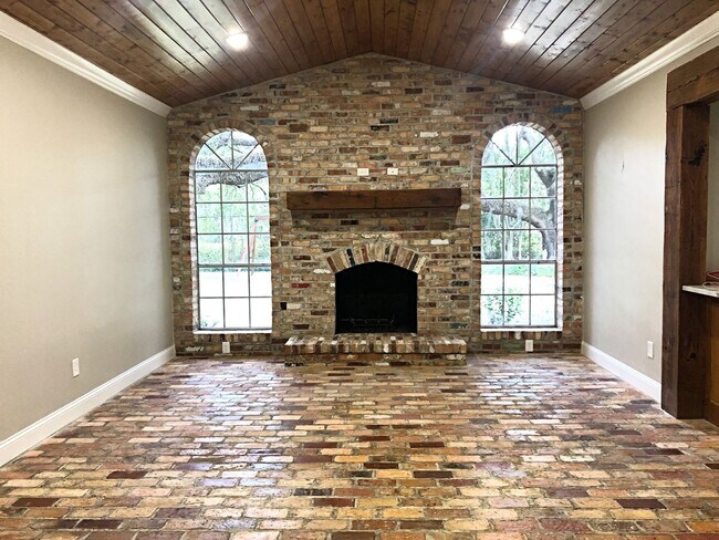 Building Photo - 80 Avenue of the Oaks, Beaumont, TX 77707