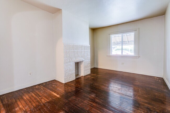 Foto del edificio - AVAILABLE NOW - Updated 3+ Bedroom Home w/...
