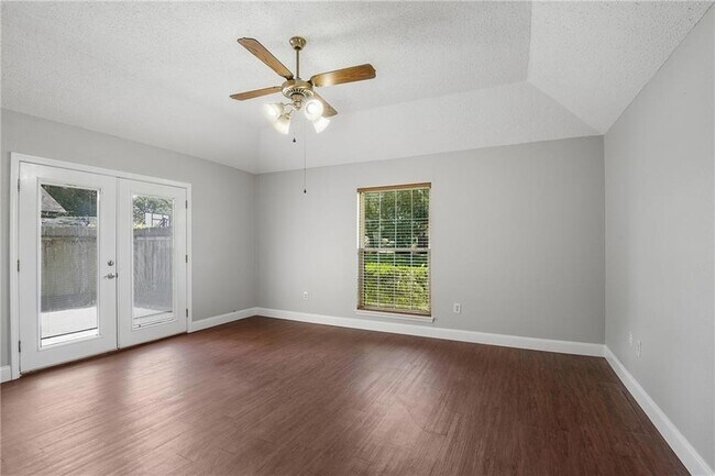 Building Photo - 433 Grafton Dr