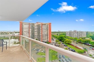 Building Photo - 1301 NE Miami Gardens Dr
