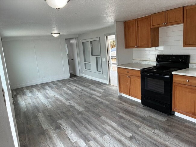 Building Photo - Socrum Loop