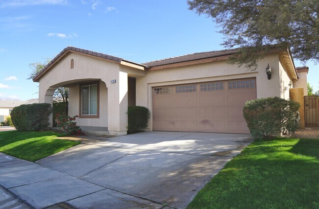 Building Photo - 44336 Avenida Suarez