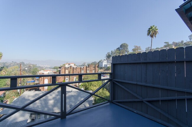 Foto del edificio - 2251 Glendale Blvd
