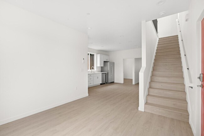 Building Photo - 291 Ramona Dr