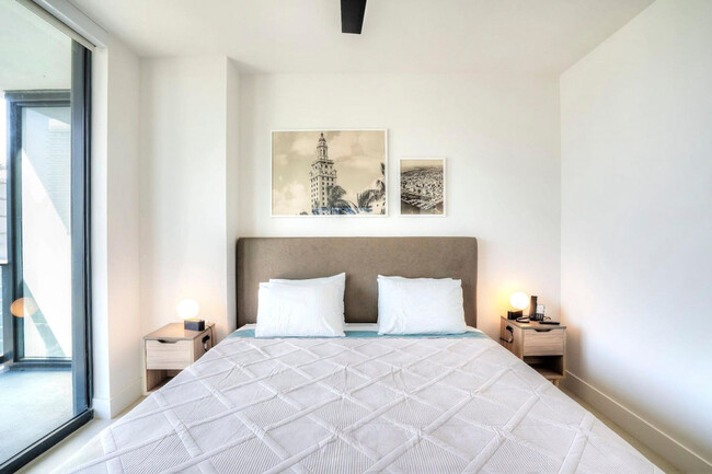 Foto del edificio - 601 NE 1st Ave