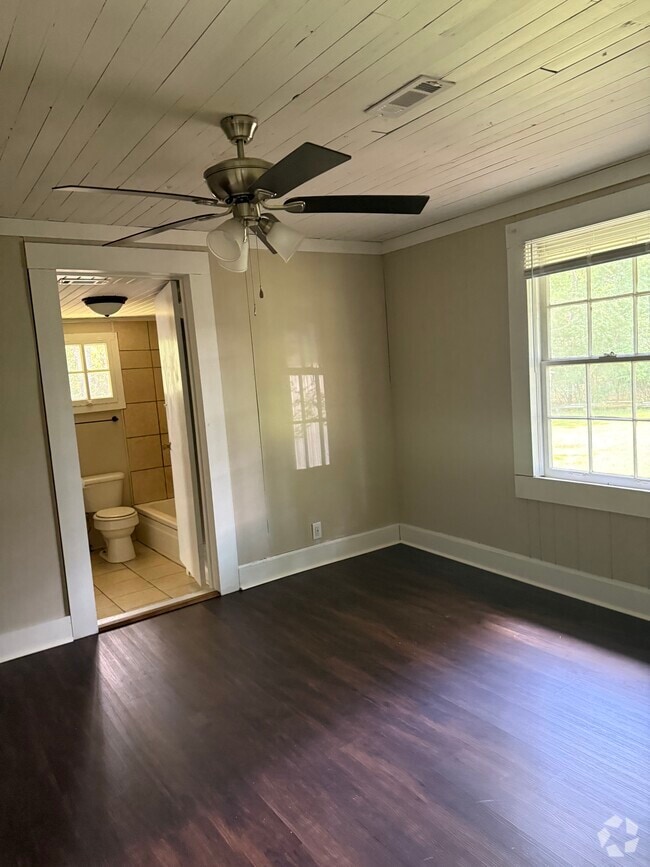 Building Photo - 1458 Shanna Dr