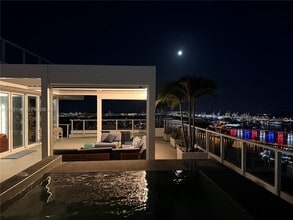Building Photo - 2020 N Bayshore Dr