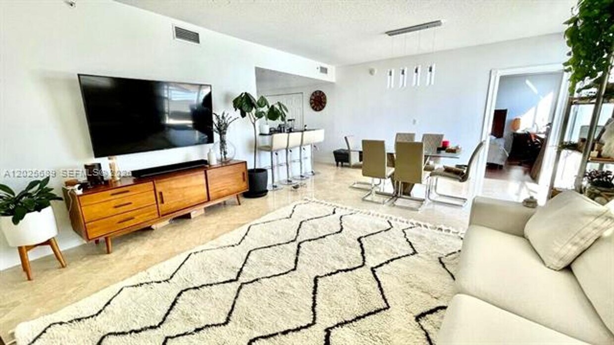 Photo - 18800 NE 29th Ave # 818, Aventura, FL 33180