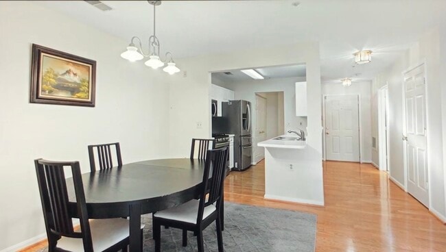 Building Photo - 10018 Vanderbilt Cir