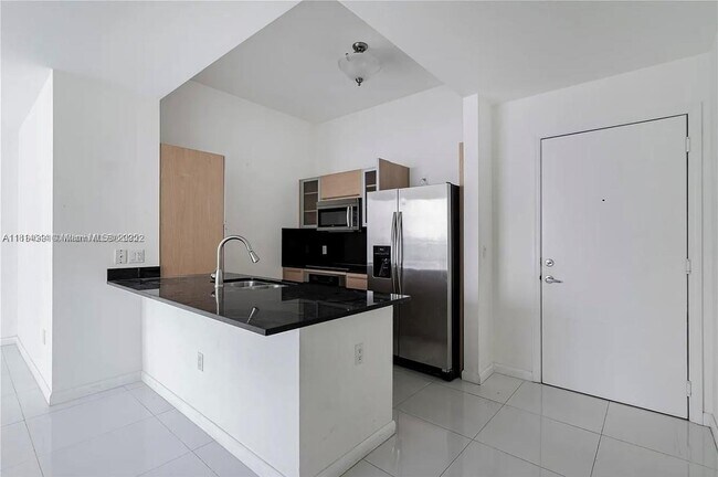 Building Photo - 950 Brickell Bay Dr