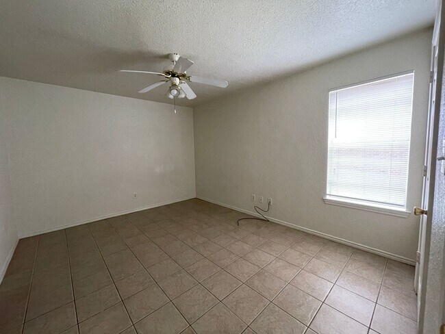 Building Photo - 2808 Cantabrian Dr