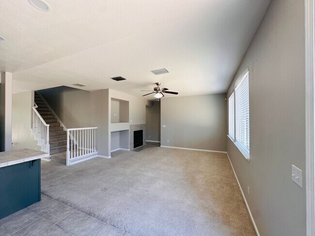 Foto del edificio - Full Bedroom and Bathroom Downstairs
