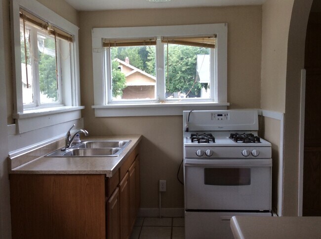 Foto del edificio - 4 Bedroom 2 Bath House