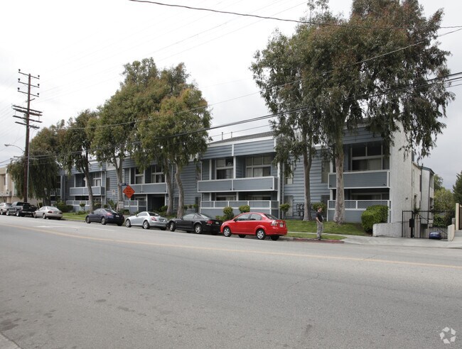 Building Photo - 12433 Moorpark St