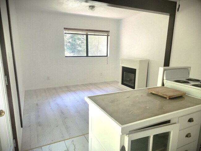 Foto del edificio - Newly renovated top floor apartment in Cas...