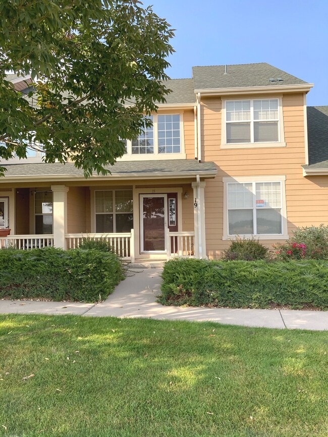 Lado de la curva 1 de 2 - 6806 W 3rd St