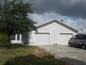 Building Photo - 1212 SE 24th Ave