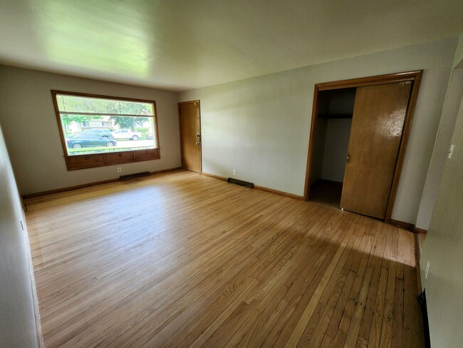 Building Photo - DG - 4520-4522 N 84th Street