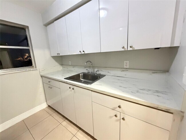 Foto del edificio - 2129 Davie Blvd