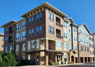 Building Photo - 690 E Algonquin Rd