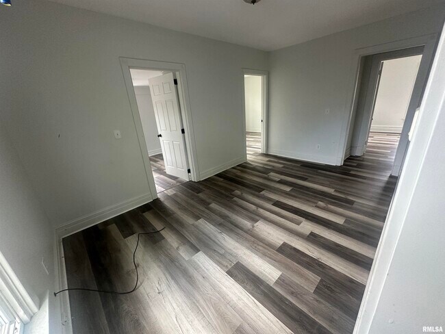 Foto del edificio - 723 W Armstrong Ave