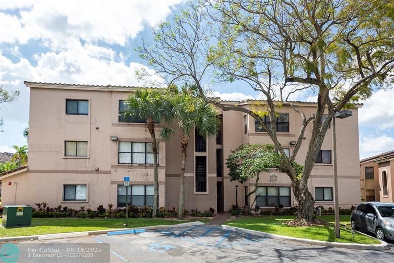 Foto principal - 2900 S University Dr