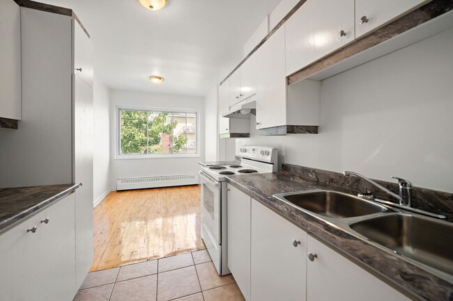 Building Photo - 2775 Av De Kent