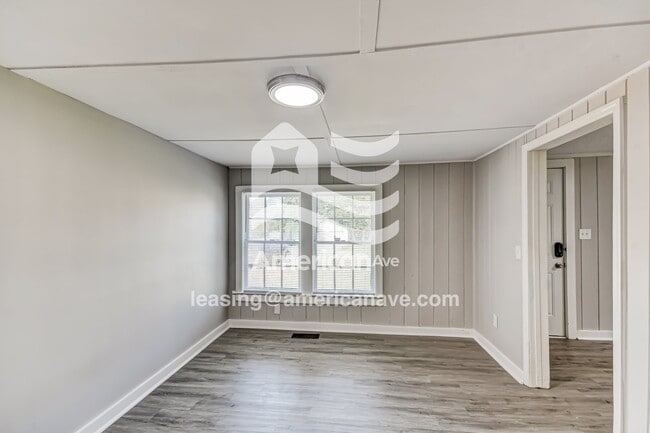 Building Photo - 1821 17th Ave E