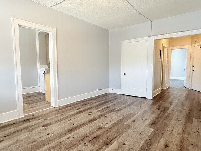 Photo du bâtiment - 1441 Wyandotte St E