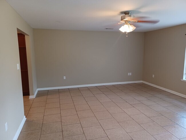 Foto del edificio - 128 Herman Ln