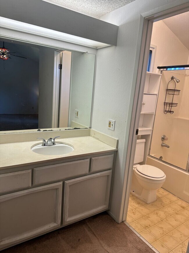 Building Photo - Charming 2 bed/2 bath loft in Oakland hills