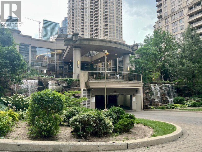 Photo du bâtiment - 3880 Duke of York Blvd