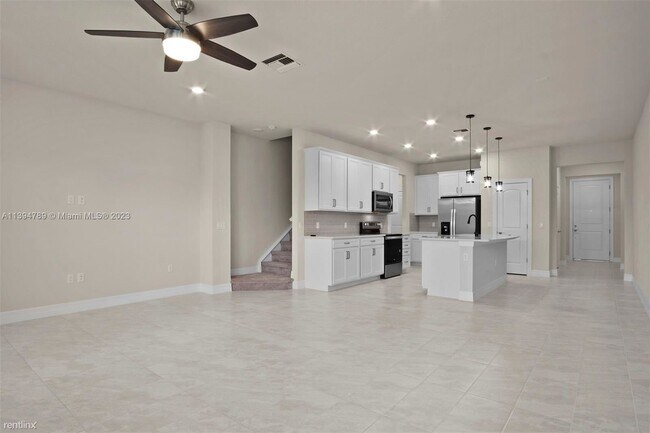 Foto del edificio - 3 br, 2.5 bath House - 4837 Chantilly Rd