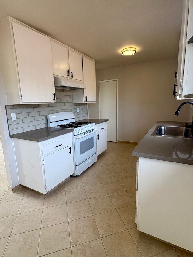 Foto del edificio - 1951 N Ventura Rd