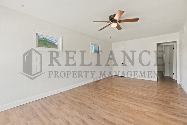 Building Photo - 2808 S Glenn Ave