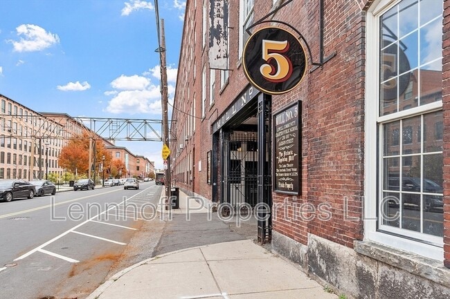 Building Photo - 240 Jackson St