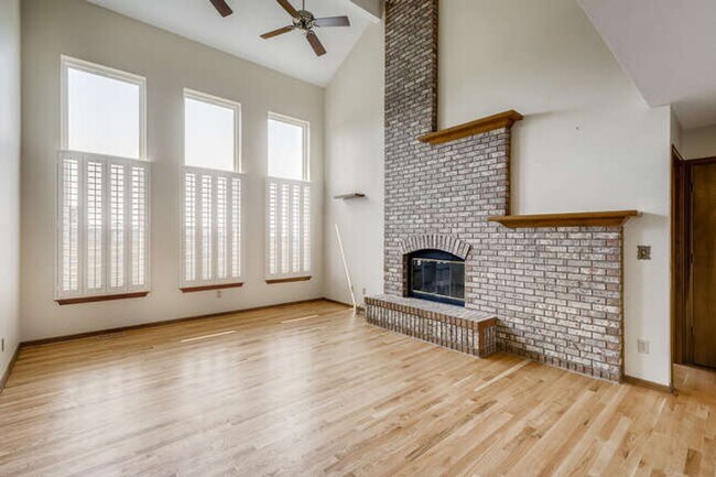 Building Photo - Great Highlands Ranch Home with Views! Acc...