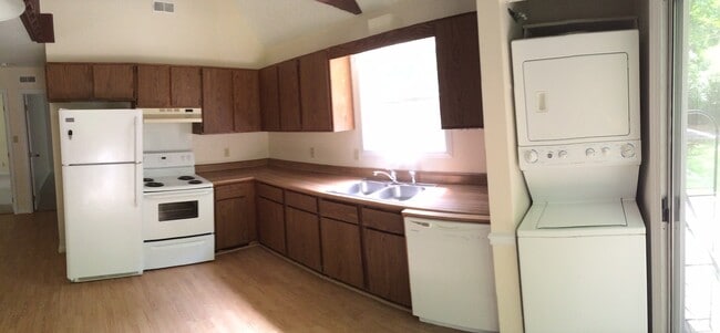 Building Photo - Charming home convenient to RTP